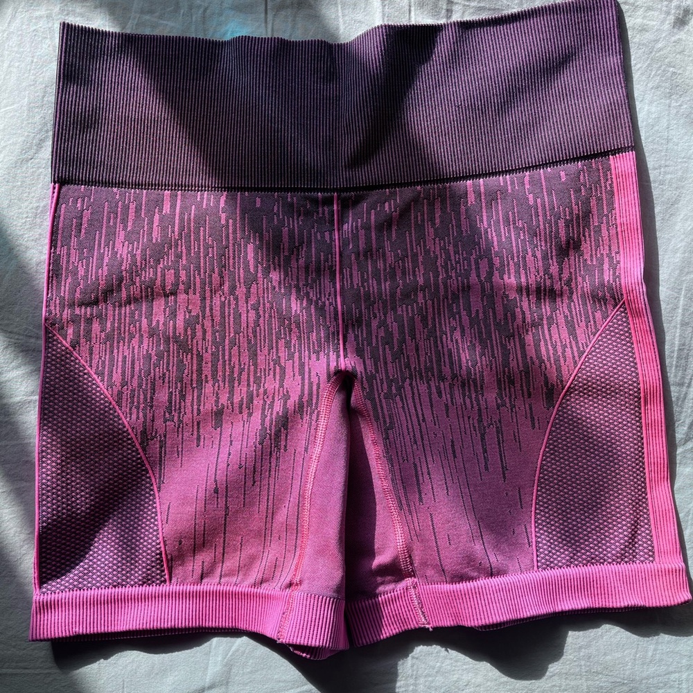 Lululemon size 8 biker shorts